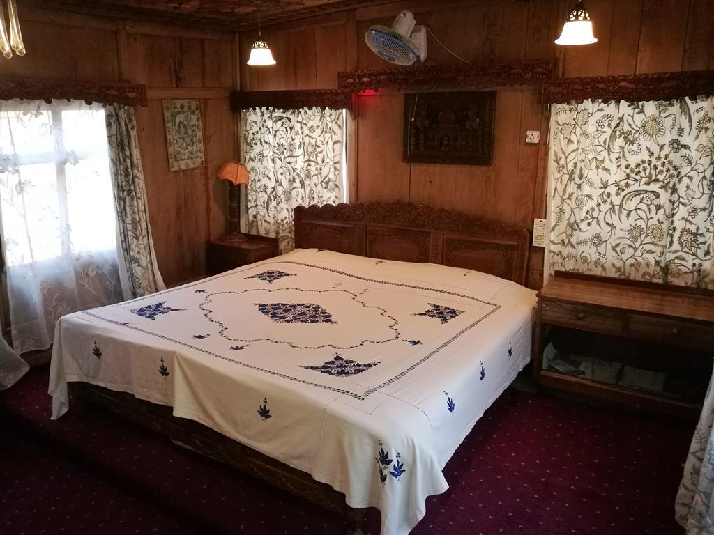 House Boat Hardy Palace Srīnagar 外观 照片