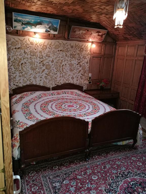 House Boat Hardy Palace Srīnagar 外观 照片