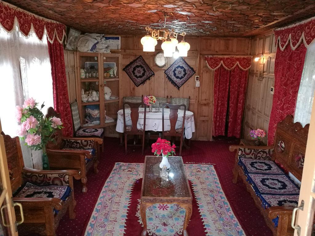 House Boat Hardy Palace Srīnagar 外观 照片