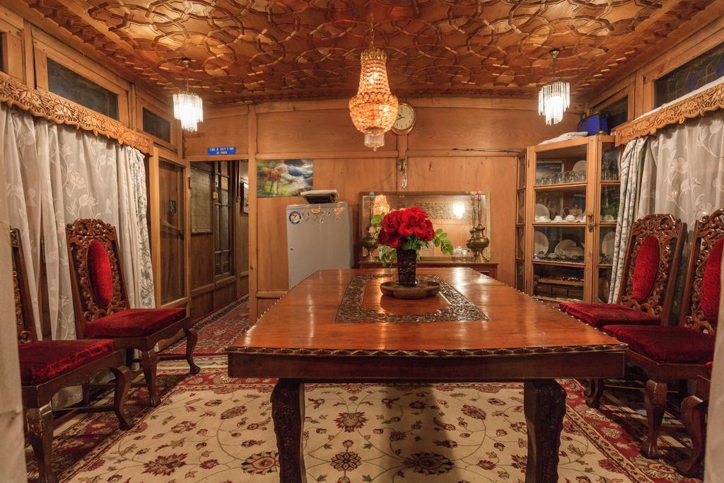House Boat Hardy Palace Srīnagar 外观 照片